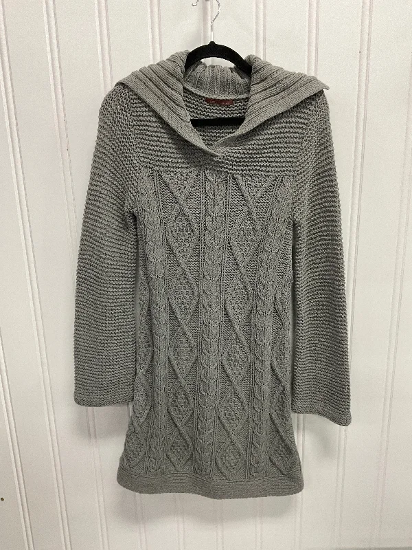 Dress Sweater By 525 America In Grey, Size: S