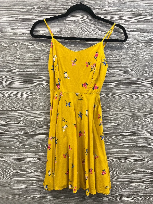 Dress Casual Midi By Old Navy In Yellow, Size: Xs